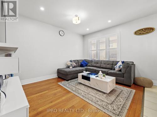 346 Landsborough Avenue, Milton, ON - Indoor Photo Showing Living Room