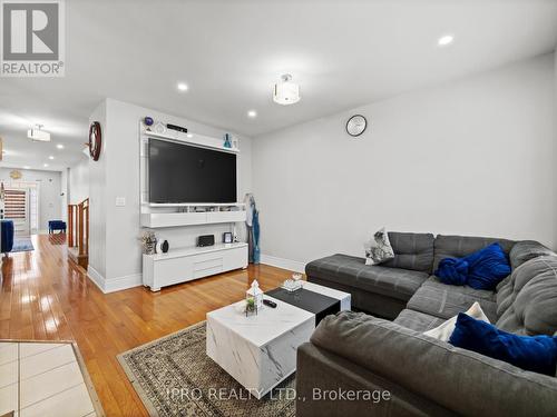 346 Landsborough Avenue, Milton, ON - Indoor Photo Showing Living Room