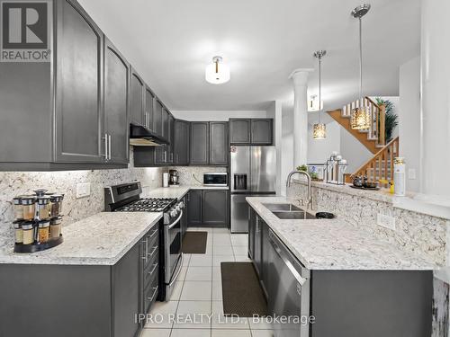 346 Landsborough Avenue, Milton, ON - Indoor Photo Showing Kitchen With Double Sink With Upgraded Kitchen