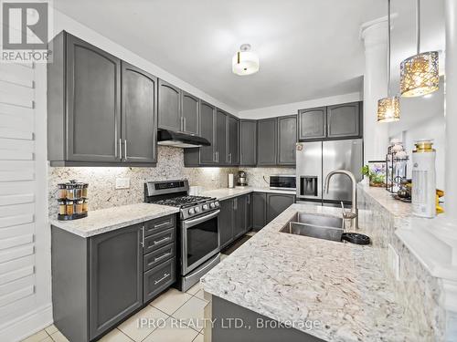 346 Landsborough Avenue, Milton, ON - Indoor Photo Showing Kitchen With Double Sink With Upgraded Kitchen