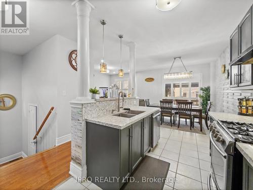 346 Landsborough Avenue, Milton, ON - Indoor Photo Showing Kitchen With Upgraded Kitchen