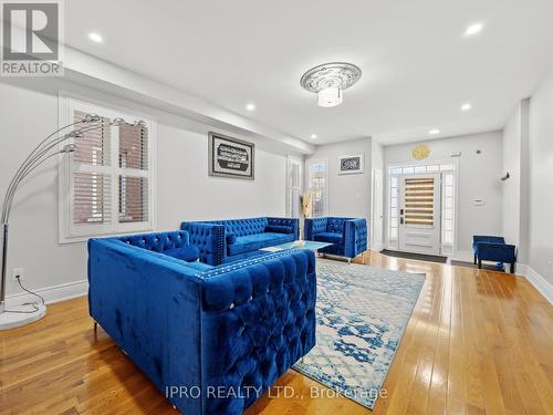 346 Landsborough Avenue, Milton, ON - Indoor Photo Showing Living Room