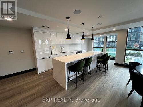 533 - 2343 Khalsa Gate, Oakville, ON - Indoor Photo Showing Kitchen