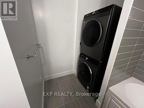 533 - 2343 Khalsa Gate, Oakville, ON - Indoor Photo Showing Laundry Room