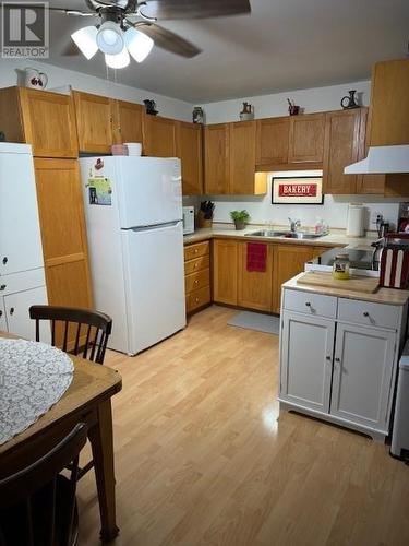 727 Ambridge Drive, Iroquois Falls, ON - Indoor Photo Showing Kitchen