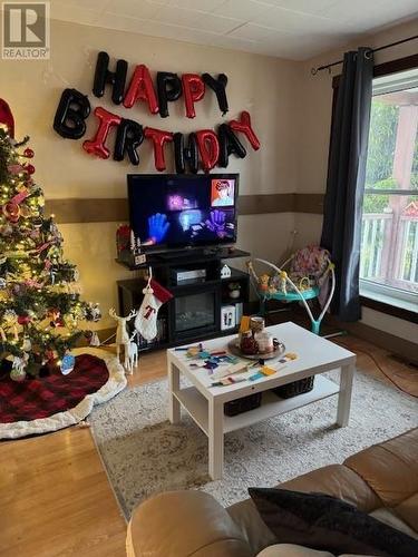 472 Zealand, Iroquois Falls, ON - Indoor Photo Showing Living Room