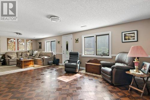 528 Palace Road, Greater Napanee, ON - Indoor Photo Showing Living Room