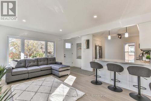 168 Hale Street, London, ON - Indoor Photo Showing Living Room