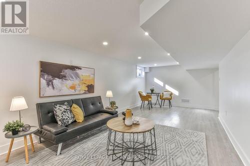 168 Hale Street, London, ON - Indoor Photo Showing Living Room