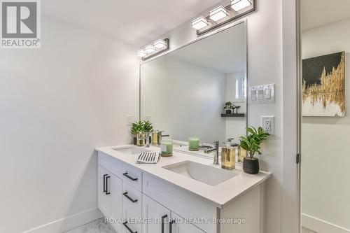 168 Hale Street, London, ON - Indoor Photo Showing Bathroom