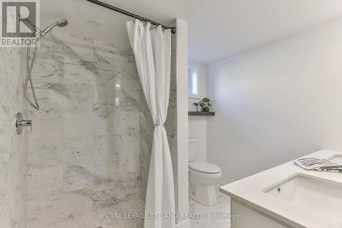 168 Hale Street, London, ON - Indoor Photo Showing Bathroom