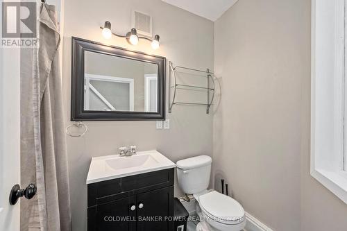 714 Cheapside Street, London, ON - Indoor Photo Showing Bathroom