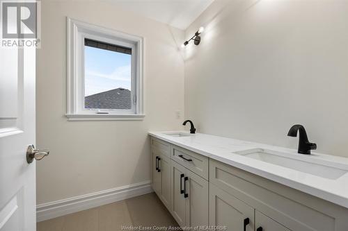 519 Veneto Street, Lakeshore, ON - Indoor Photo Showing Bathroom