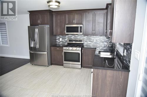 409 Thompson Avenue, Amherstburg, ON - Indoor Photo Showing Kitchen With Upgraded Kitchen