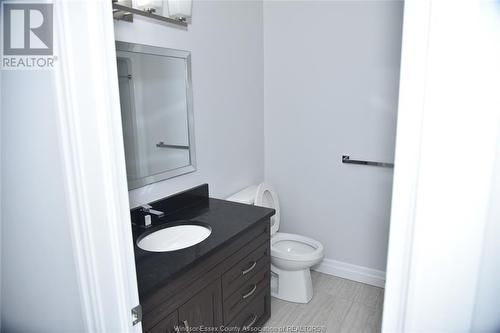 409 Thompson Avenue, Amherstburg, ON - Indoor Photo Showing Bathroom