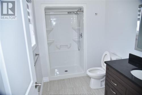 409 Thompson Avenue, Amherstburg, ON - Indoor Photo Showing Bathroom