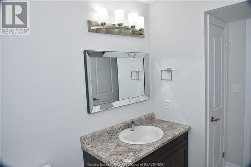 409 Thompson Avenue, Amherstburg, ON - Indoor Photo Showing Bathroom