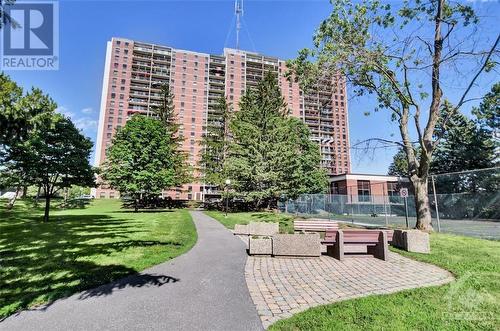 665 Bathgate Drive Unit#1005, Ottawa, ON - Outdoor