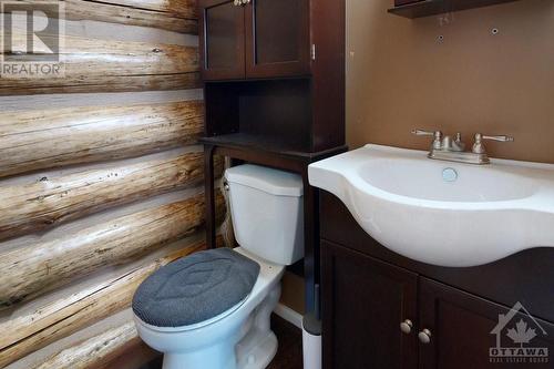 398 County Road 23 Road, Merrickville, ON - Indoor Photo Showing Bathroom