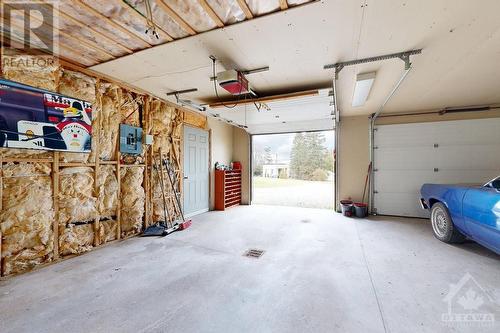 398 County Road 23 Road, Merrickville, ON - Indoor Photo Showing Garage