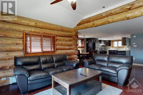 398 County Road 23 Road, Merrickville, ON - Indoor Photo Showing Living Room