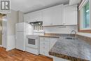 192 Golden Orchard Drive, Hamilton, ON  - Indoor Photo Showing Kitchen 