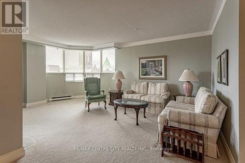 602 - 7 Picton Street, London, ON - Indoor Photo Showing Living Room