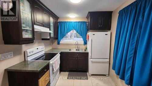 15 St Andrew Street, Aylmer (Ay), ON - Indoor Photo Showing Kitchen