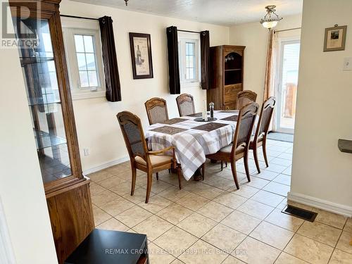 919 Highway 11, Fauquier-Strickland, ON - Indoor Photo Showing Dining Room