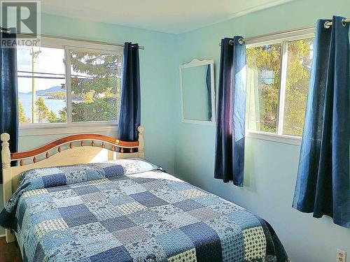 38 Beach Road, Eastport, NL 