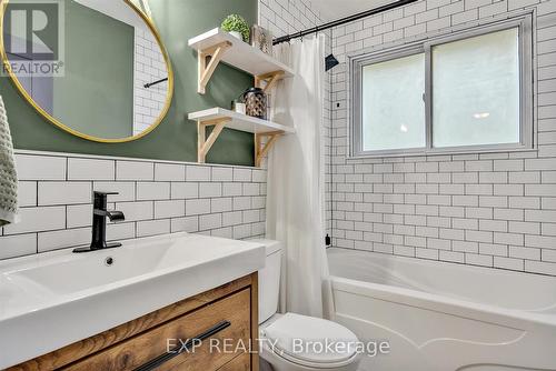 907 Rosehill Drive, Peterborough (Northcrest), ON - Indoor Photo Showing Bathroom