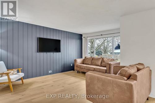 907 Rosehill Drive, Peterborough (Northcrest), ON - Indoor Photo Showing Living Room