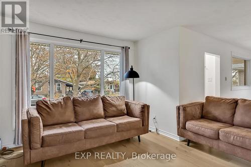 907 Rosehill Drive, Peterborough (Northcrest), ON - Indoor Photo Showing Living Room