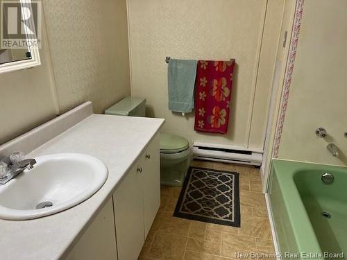 333 Chaleur Street, Dalhousie, NB - Indoor Photo Showing Bathroom