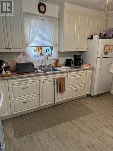 186 Church Street, Iroquois Falls, ON - Indoor Photo Showing Kitchen