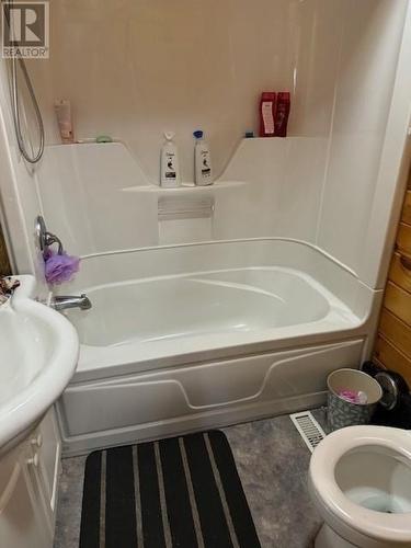 186 Church Street, Iroquois Falls, ON - Indoor Photo Showing Bathroom