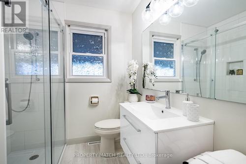 962 Mohawk Street, Oshawa, ON - Indoor Photo Showing Bathroom