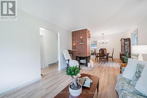 962 Mohawk Street, Oshawa, ON - Indoor Photo Showing Living Room