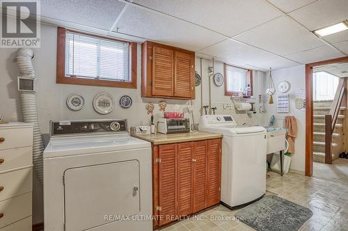 98 Portsdown Road, Toronto, ON - Indoor Photo Showing Laundry Room