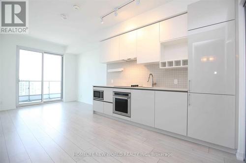 1503 - 950 Portage Parkway, Vaughan, ON - Indoor Photo Showing Kitchen