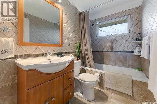 2518 Edward Street, Regina, SK - Indoor Photo Showing Bathroom