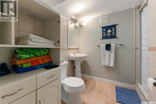 2518 Edward Street, Regina, SK - Indoor Photo Showing Bathroom