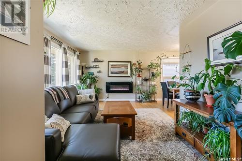 2518 Edward Street, Regina, SK - Indoor Photo Showing Living Room With Fireplace