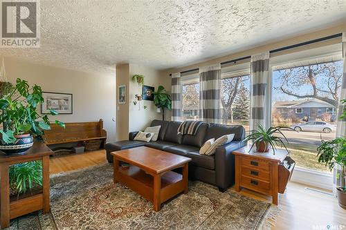 2518 Edward Street, Regina, SK - Indoor Photo Showing Living Room