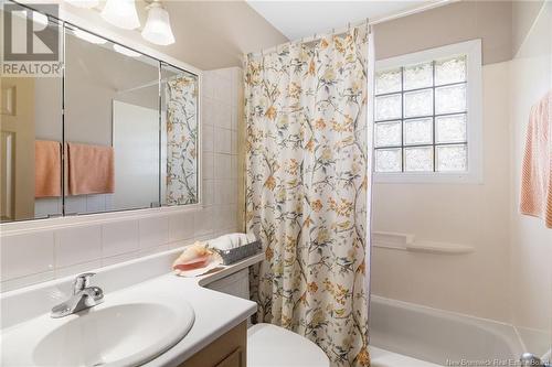 135 Beechwood Crescent, Fredericton, NB - Indoor Photo Showing Bathroom