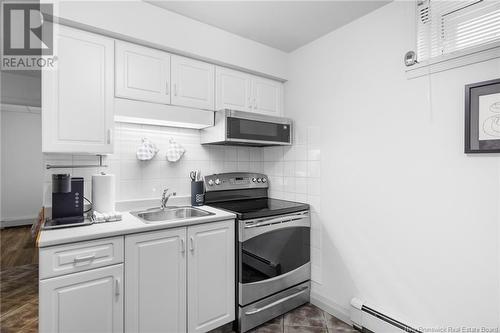 135 Beechwood Crescent, Fredericton, NB - Indoor Photo Showing Kitchen