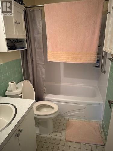 246 Cambridge Avenue, Iroquois Falls, ON - Indoor Photo Showing Bathroom