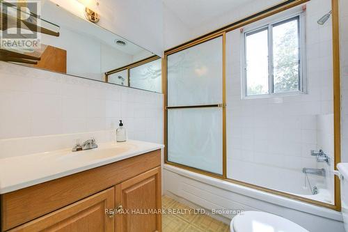 92 Fairview Avenue, Toronto, ON - Indoor Photo Showing Bathroom