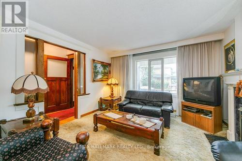 92 Fairview Avenue, Toronto, ON - Indoor Photo Showing Living Room