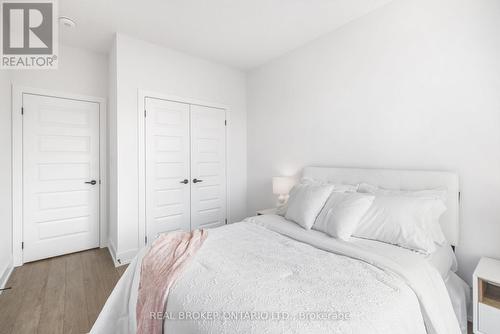 50 - 99 Roger Street, Waterloo, ON - Indoor Photo Showing Bedroom